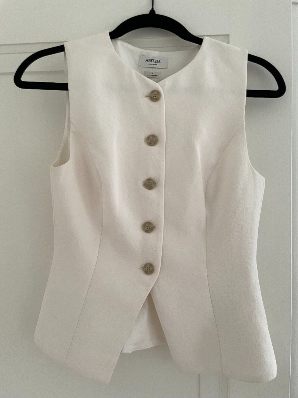 Aritzia Regal Vest Crepette™ Light Birch NWOT